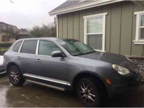 Porsche Cayenne Sport with running (2004)