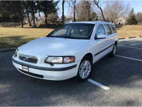 2004 Volvo V70 2. 4 Wagon 4-Door