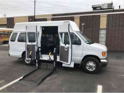 2005 Ford E-Series Van XLT