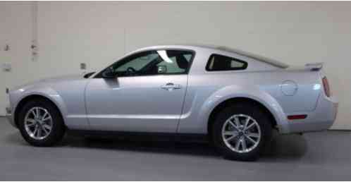 2005 Ford Mustang Base Coupe 2-Door