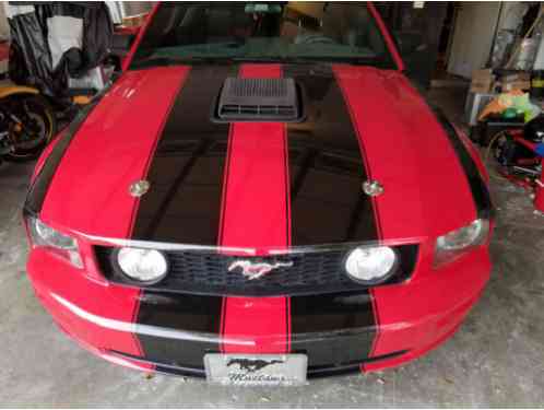 Ford Mustang GT Convertible 2-Door (2005)