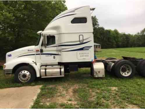 2005 International Harvester 9400i SBA Base Tractor Truck - Long Conventional