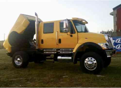 2005 International Harvester CXT 7300 CUSTOM FULLY LOADED