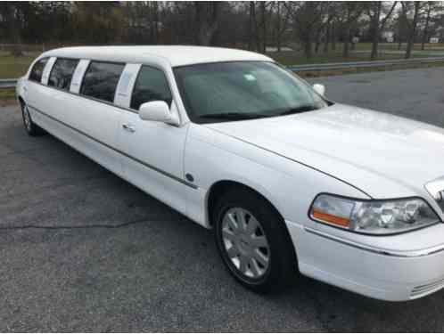 Lincoln Town Car 10 Passenger (2005)