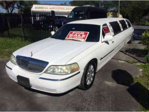 2005 Lincoln Town Car Limousine