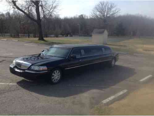 Lincoln Town Car Limousine (2005)