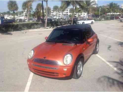 Mini Cooper Base Convertible 2-Door (2005)