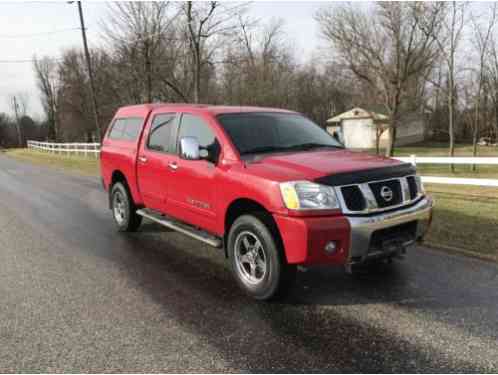 Nissan Titan LE Crew Cab Pickup (2005)