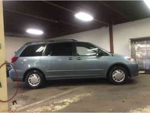 2005 Toyota Sienna LE