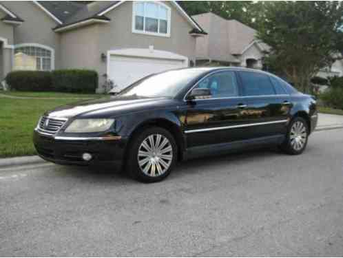 2005 Volkswagen Phaeton V8 Sedan 4-Door