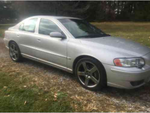 2005 Volvo S60 R Sedan 4-Door