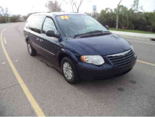 Chrysler Town & Country LX (2006)