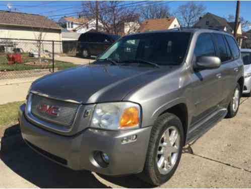 GMC Envoy Denali (2006)