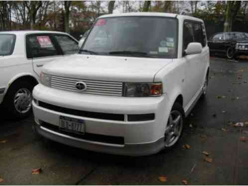 2006 Scion xB white