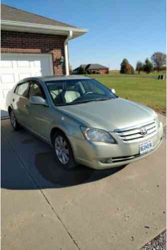 Toyota Avalon XLS (2006)