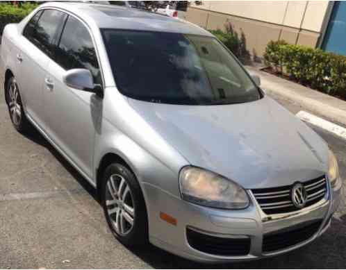 Volkswagen Jetta 2. 5 Sedan 4-Door (2006)