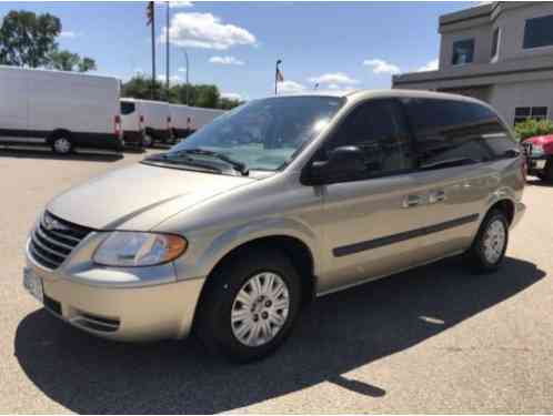 Chrysler Town & Country SWB LX (2007)