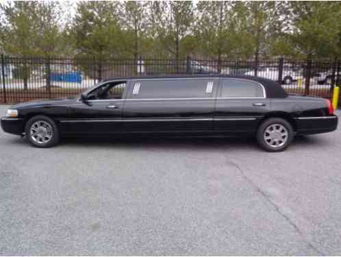 Lincoln Town Car Limo (2007)