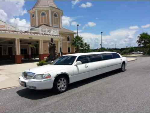 2007 Lincoln Town Car LIMOUSINE 120 Executive Coach Builders ICON