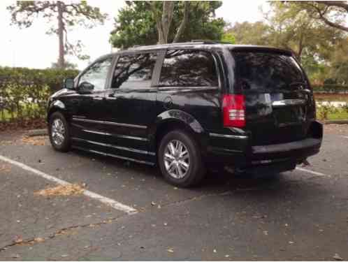 2008 Chrysler Town & Country LMT