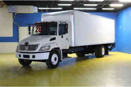 2008 Hino 26foot box truck 338 white