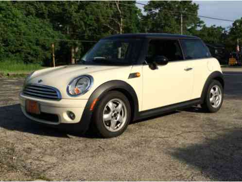 2008 Mini Cooper Base Hatchback 2-Door