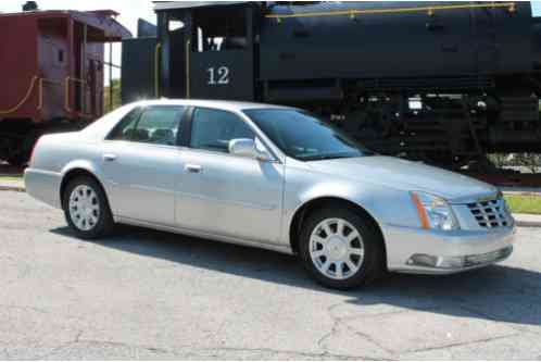 2009 Cadillac DTS Ultimate American Luxury 6-Passenger Touring Sedan