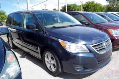 2009 Volkswagen Routan 4dr Wagon SE