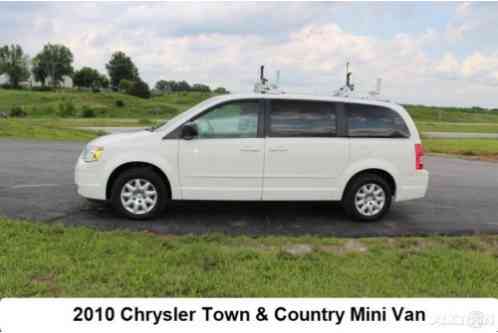 2010 Chrysler Town & Country LX