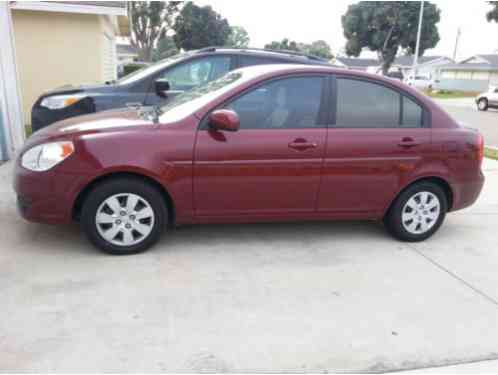 Hyundai Accent GLS Sedan 4-Door (2010)