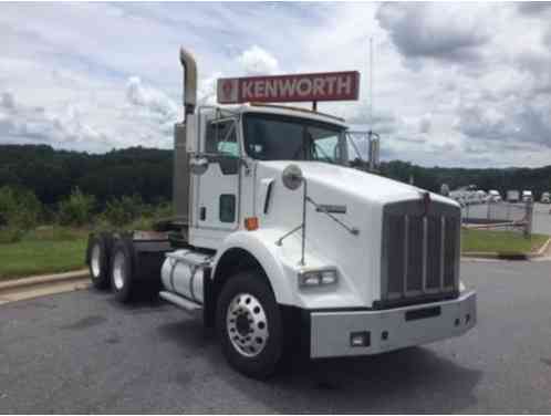 2010 Kenworth T800 Base Tractor Truck - Long Conventional