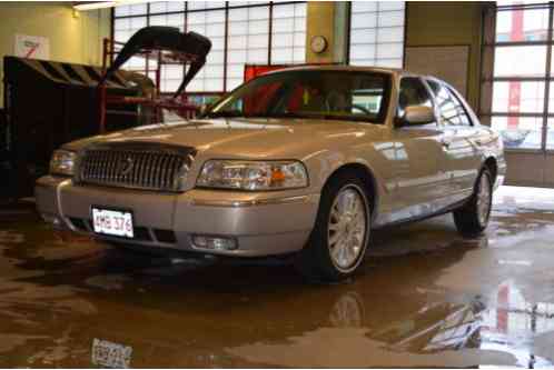 Mercury Grand Marquis LS Sedan (2010)