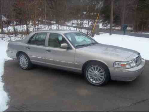 Mercury Grand Marquis LS Sedan (2010)