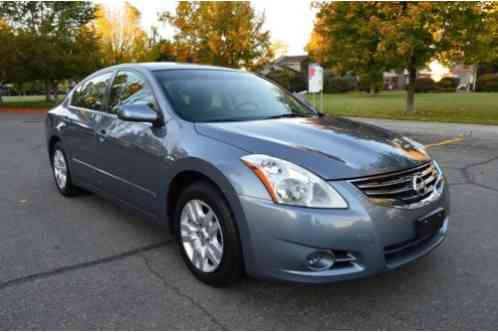 Nissan Altima S (2010)