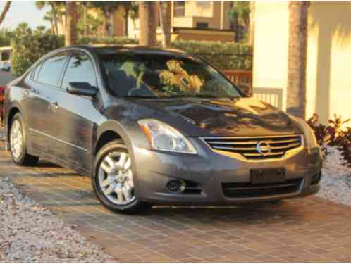 Nissan Altima S Sedan 4-Door (2010)