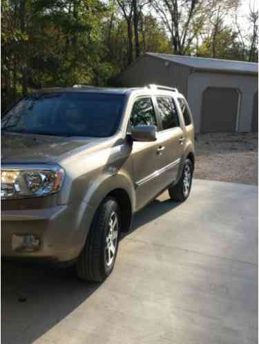 Honda Pilot Touring Sport Utility (2011)