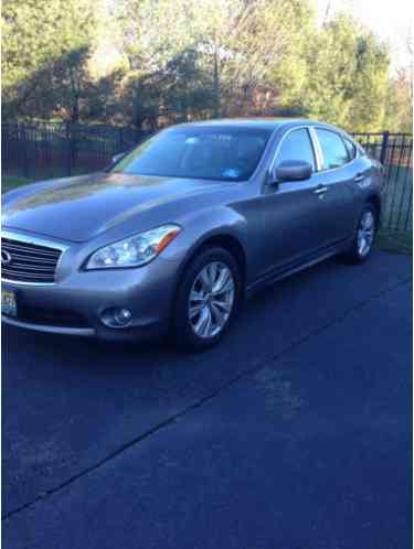 2011 Infiniti M 4 door sedan