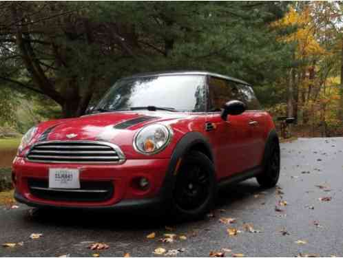 Mini Cooper Base (2011)