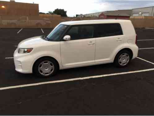 Scion xB Base Wagon 4-Door (2011)