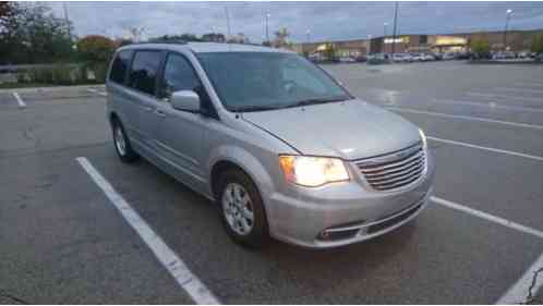 Chrysler Town & Country Touring (2012)