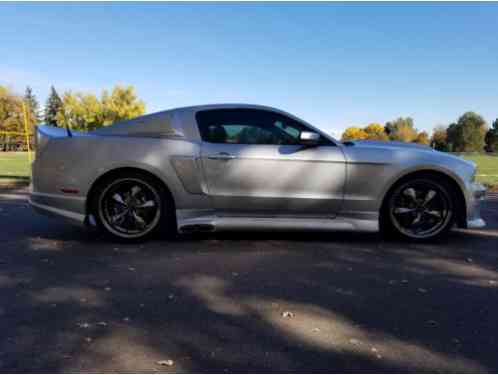 Ford Mustang GT Coupe 2-Door (2012)