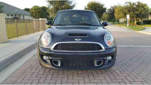 Mini Cooper Coupe S Coupe 2-Door (2012)