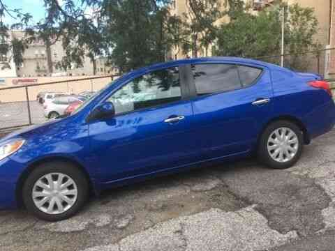 Nissan Versa 4-doors base model (2012)