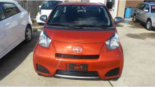 Scion iQ Base Hatchback 2-Door (2012)