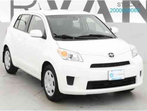 Scion xD Base Hatchback 5-Door (2012)