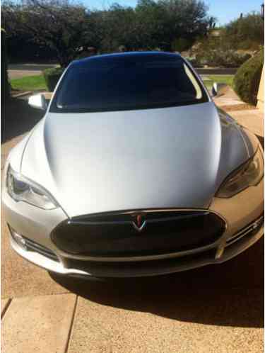 Tesla Model S 4 door sedan (2012)