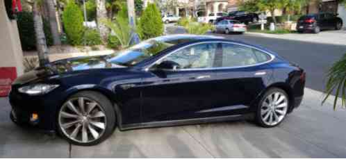 Tesla Model S P85 (2012)