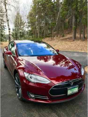 Tesla Model S Signature (2012)