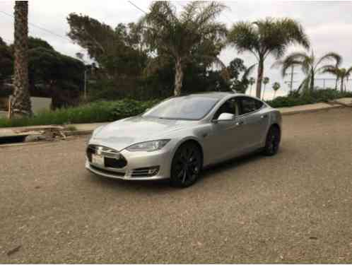 Tesla Model S SIGNATURE PERFORMANCE (2012)