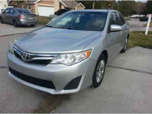 Toyota Camry SE Sedan 4-Door (2012)